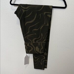 Universal Standard Olive Camouflage Leggings